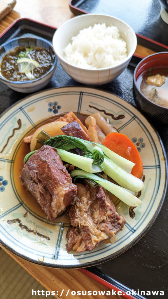 ちらーぐわーの軟骨ソーキ定食