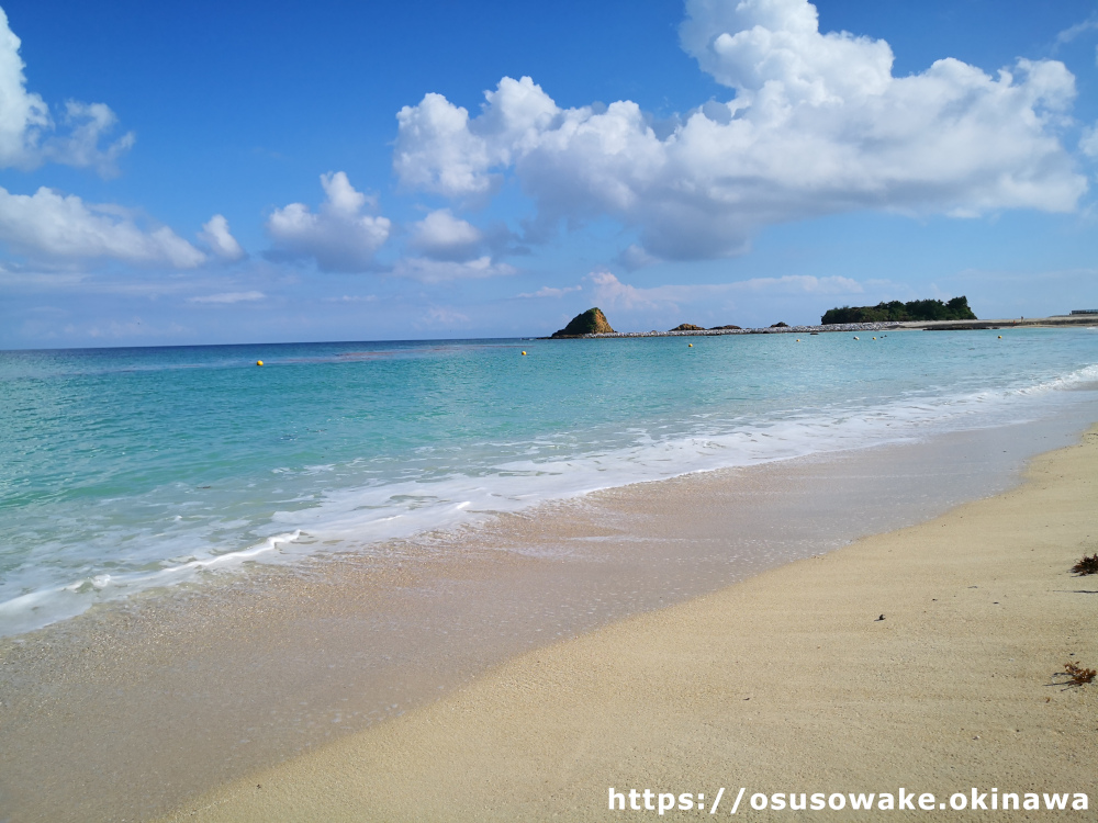 KINサンライズビーチの海（金武ブルー）