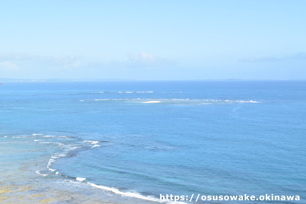 知念岬公園の下の海