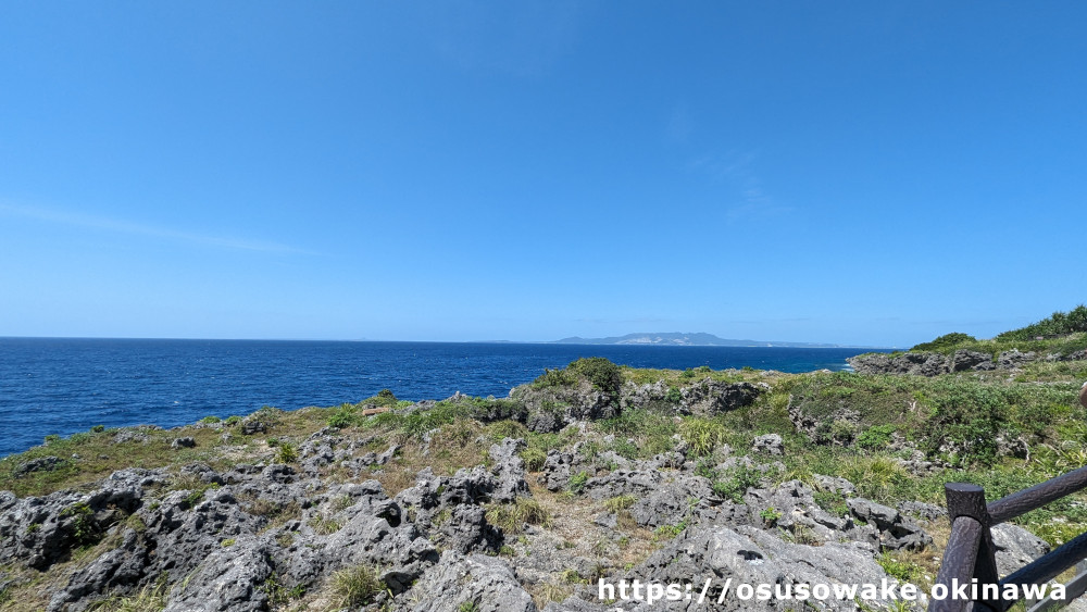 万座毛から見た本部半島（沖縄県本部町）