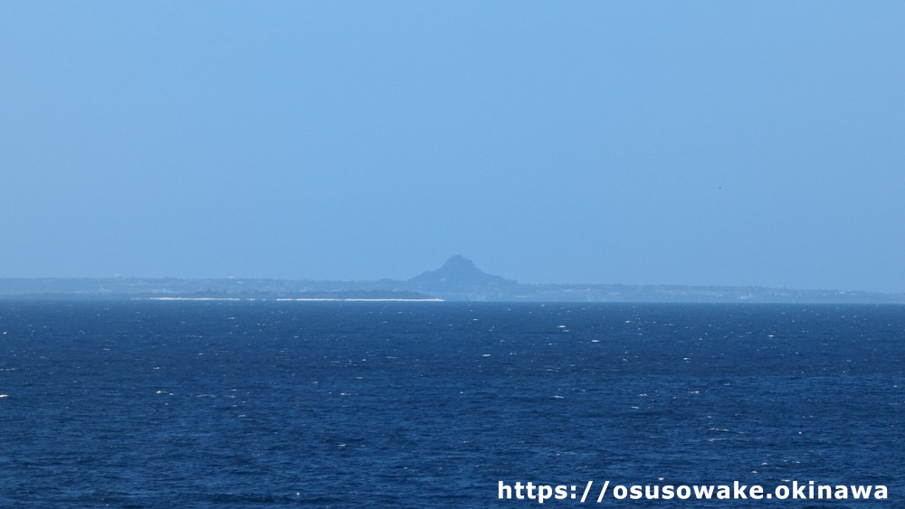 万座毛から見た伊江島