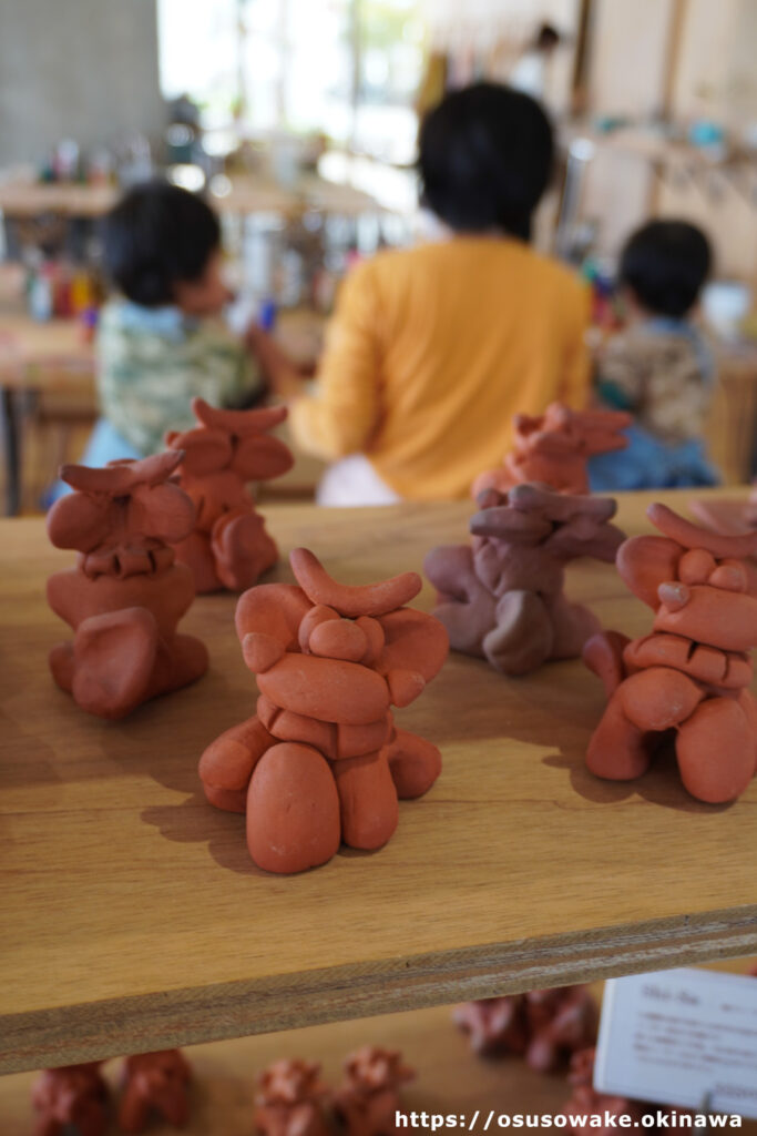 オキナワハナサキマルシェ「43pottery（ヨンサンポッテリー）」シーサー絵付け体験用のシーサー