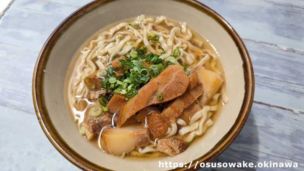 沖縄県恩納村なかむらそばの三枚肉