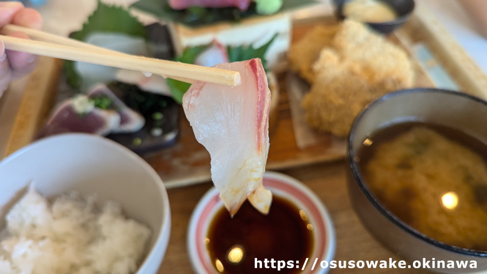 沖縄県国頭港食堂「刺身五点盛と地魚のフライセット」タイの刺身