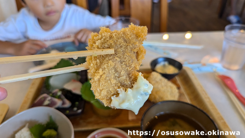 沖縄県国頭港食堂「刺身五点盛と地魚のフライセット」