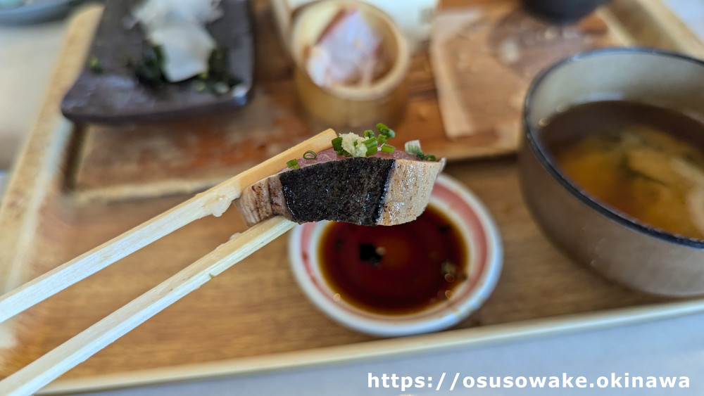 沖縄県国頭港食堂「刺身五点盛と地魚のフライセット」カツオの刺身