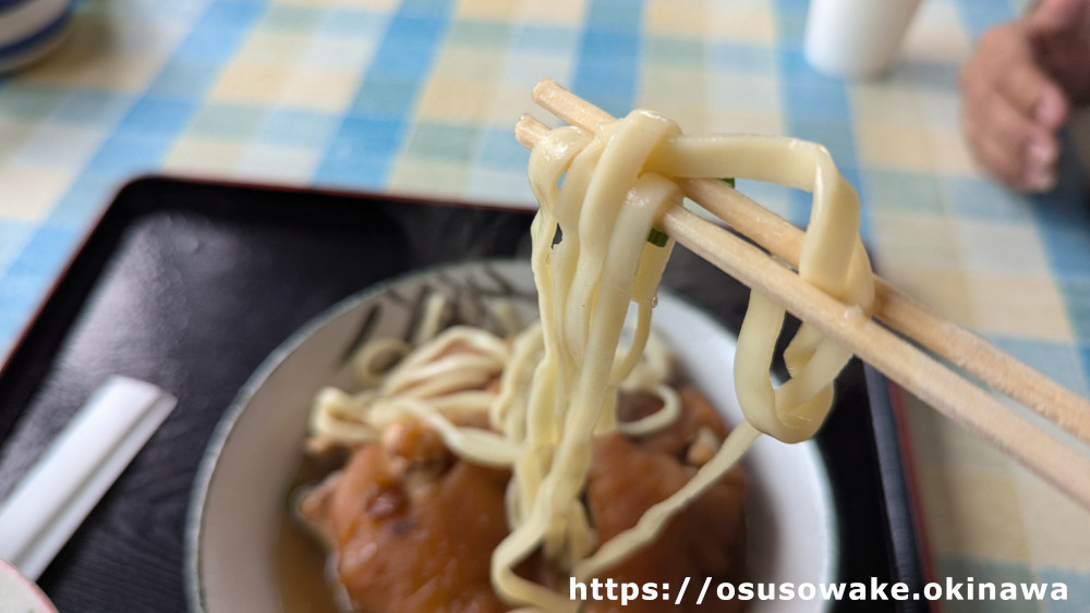 道の駅ゆいゆい国頭の沖縄料理食堂「わぁー家」ちまぐそば（テビチそば）