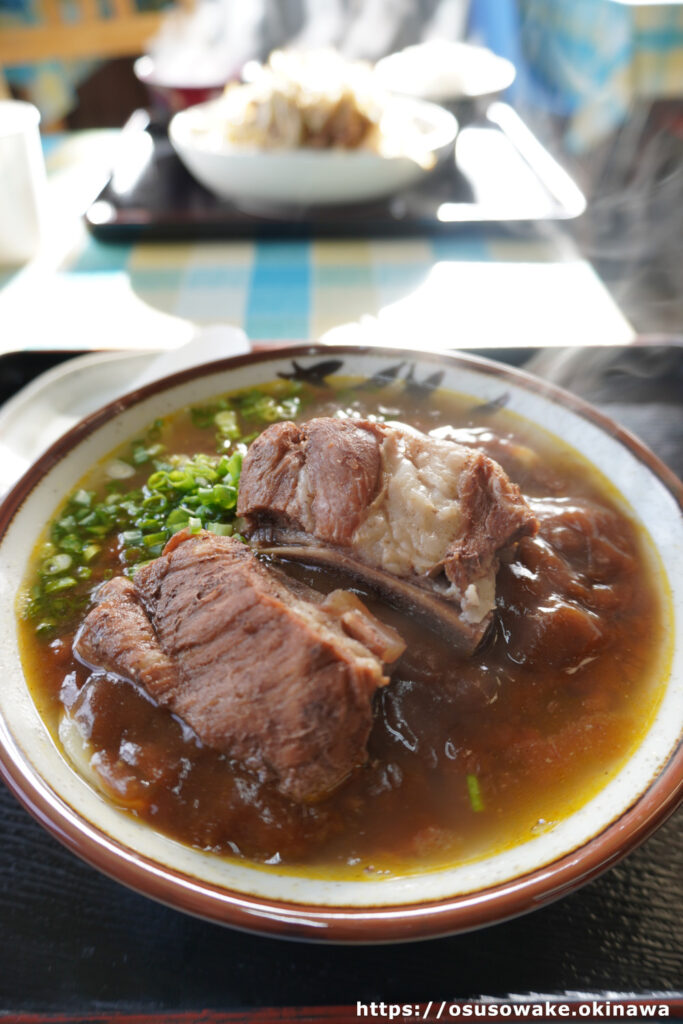 道の駅ゆいゆい国頭の沖縄料理食堂「わぁー家」カレーソーキそば