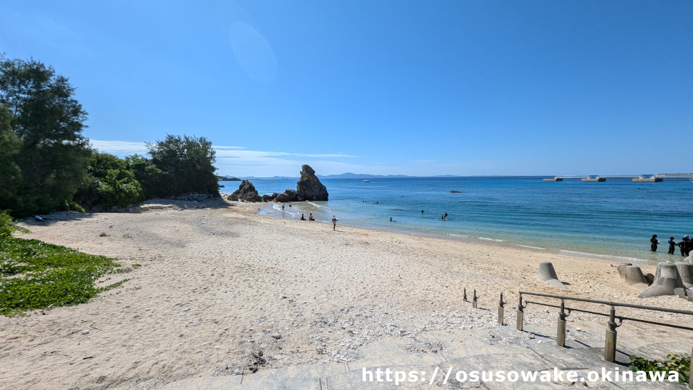 沖縄県本部町崎本部緑地公園・ゴリラチョップビーチ（トートーメー石）