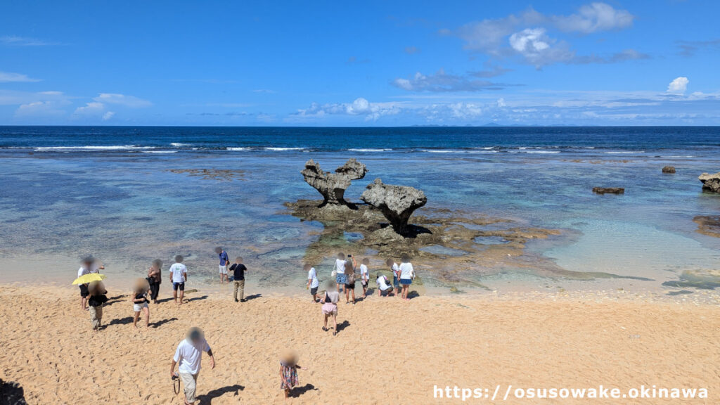 沖縄県今帰仁村古宇利島ティーヌ浜のハートロック