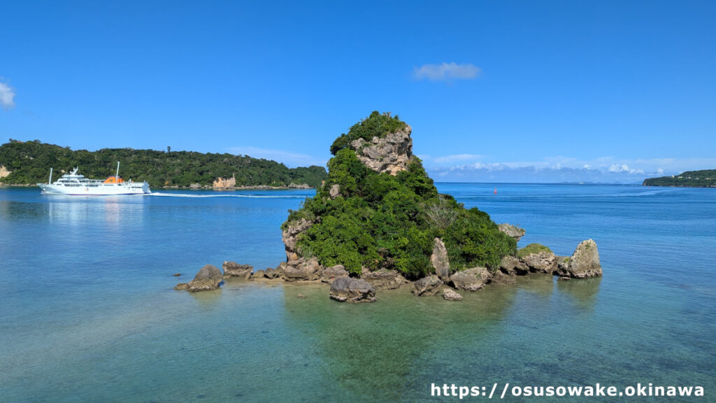 今帰仁村古宇利大橋から見たカエル島