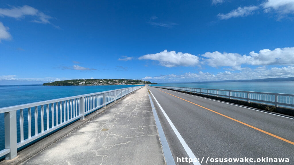 沖縄県今帰仁村古宇利島の海（古宇利大橋から撮影）