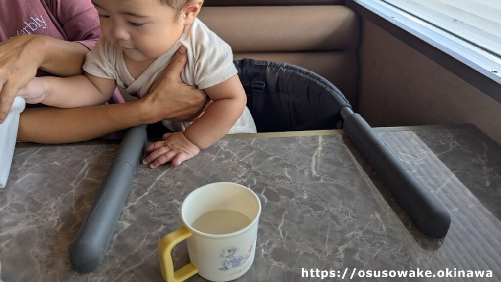 焼肉もとぶ牧場もとぶ店の子供用イス