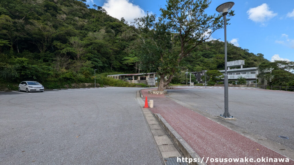 沖縄県名護市轟の滝公園の無料駐車場