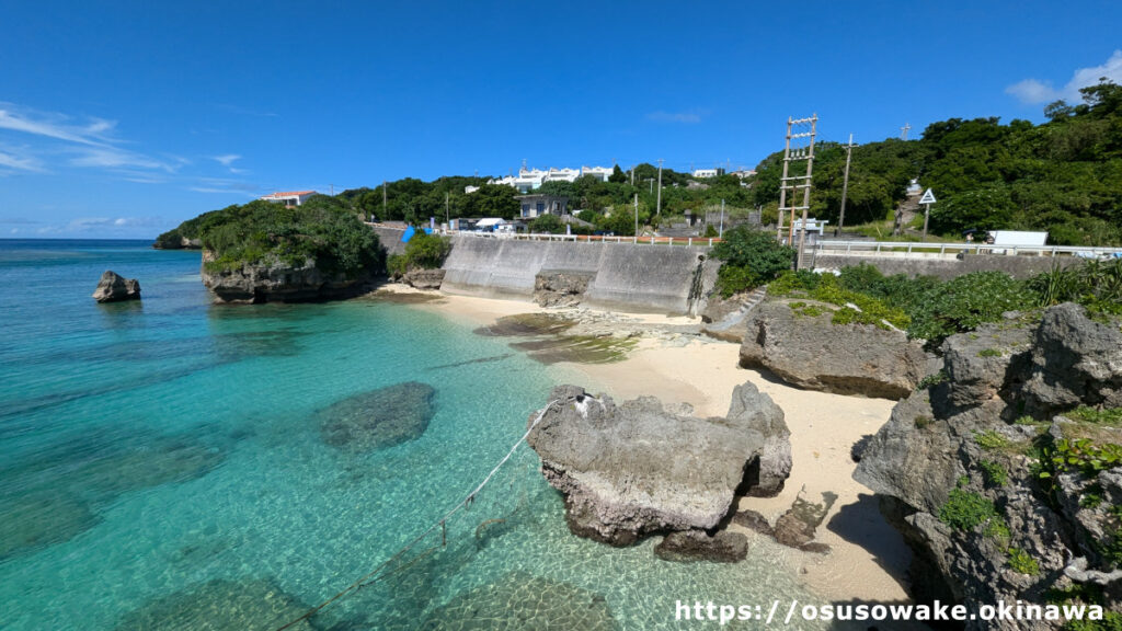 沖縄県今帰仁村古宇利島のチグヌ浜（始まりの洞窟）