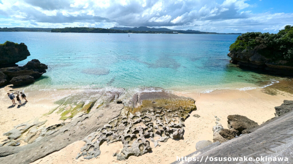 沖縄県今帰仁村古宇利島のチグヌ浜（始まりの洞窟）