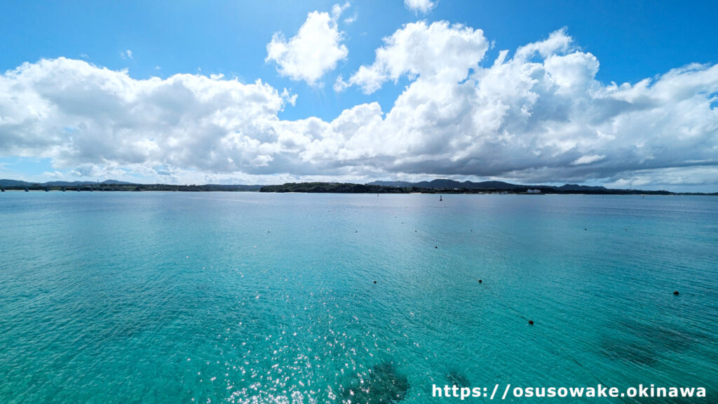 沖縄県今帰仁村古宇利島のチグヌ浜・始まりの洞窟の上の絶景