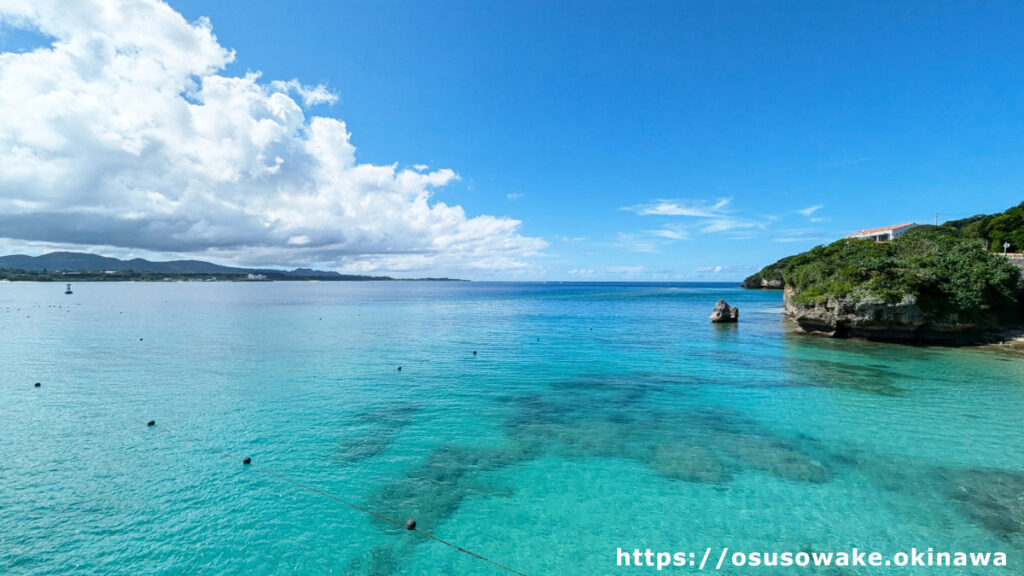 沖縄県今帰仁村古宇利島のチグヌ浜・始まりの洞窟の上の絶景