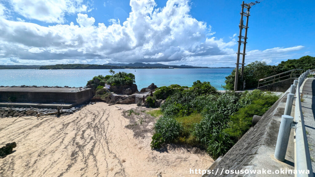 沖縄県今帰仁村古宇利島のチグヌ浜・始まりの洞窟