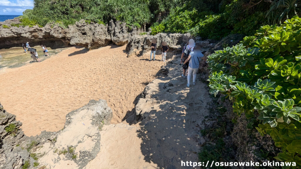 沖縄県今帰仁村古宇利島ティーヌ浜とハートロックの行き方