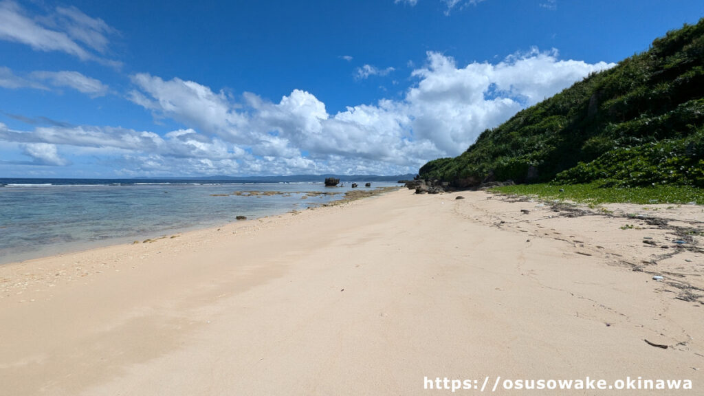 沖縄県今帰仁村古宇利島のトケイ浜の隣の天然ビーチ